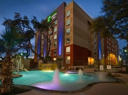 H I Express & Suites San Antonio Medical-Six Flags Екстер'єр фото