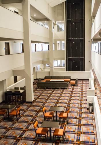 H I Express & Suites San Antonio Medical-Six Flags Екстер'єр фото