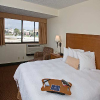 H I Express & Suites San Antonio Medical-Six Flags Екстер'єр фото